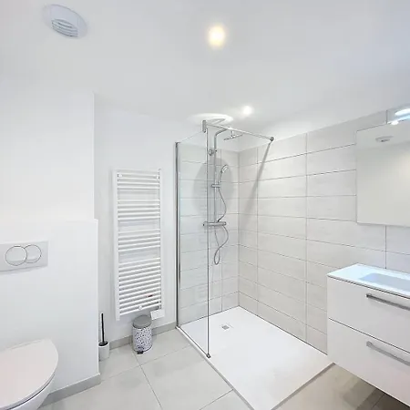 Dans Avec Piscine Apartman *
