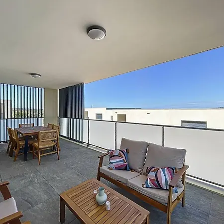 Dans Avec Piscine Apartman