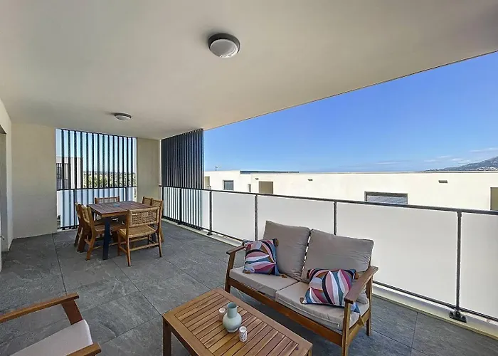 Dans Avec Piscine Apartman